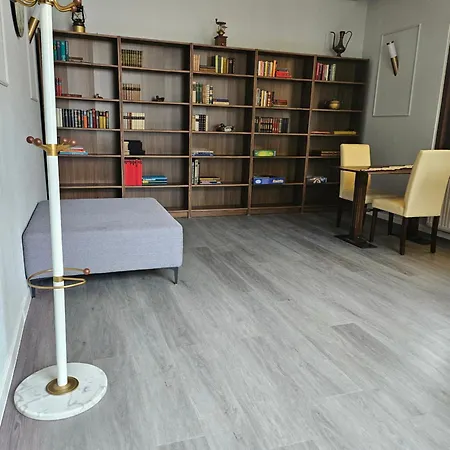 Moocks Hotel 2*